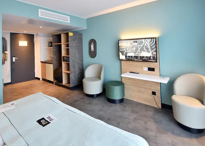 - The Niu, Cure By Ihg Hotel